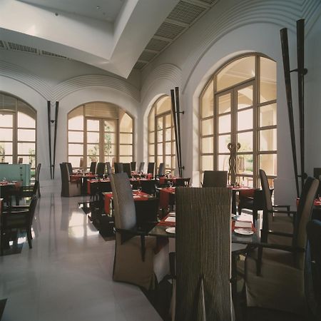Trident Gurgaon Hotel Exterior photo The restaurant