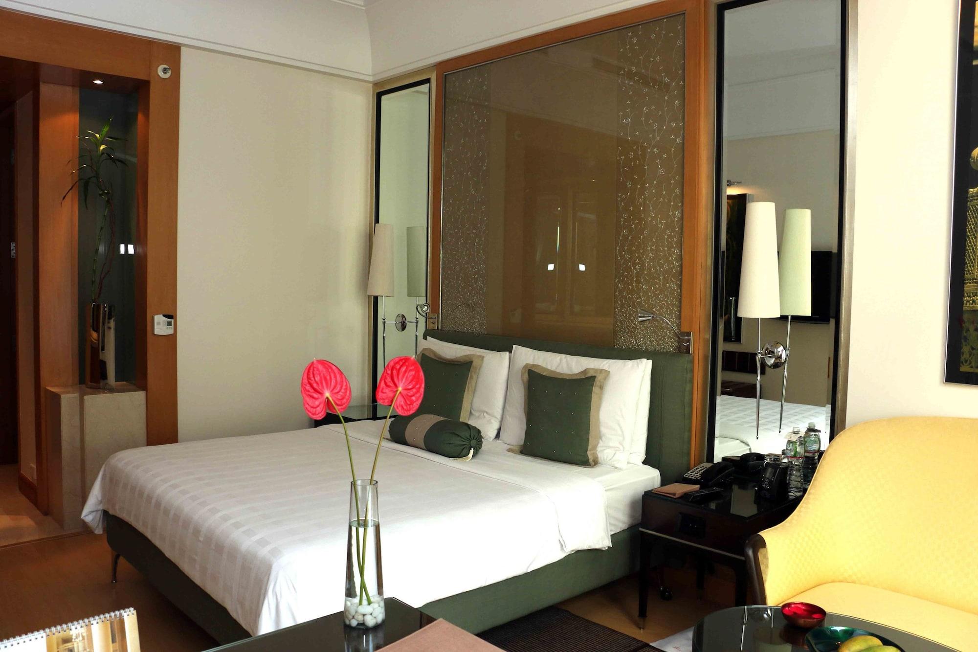 Trident Gurgaon Hotel Exterior photo A room at the Park Hyatt Hyderabad