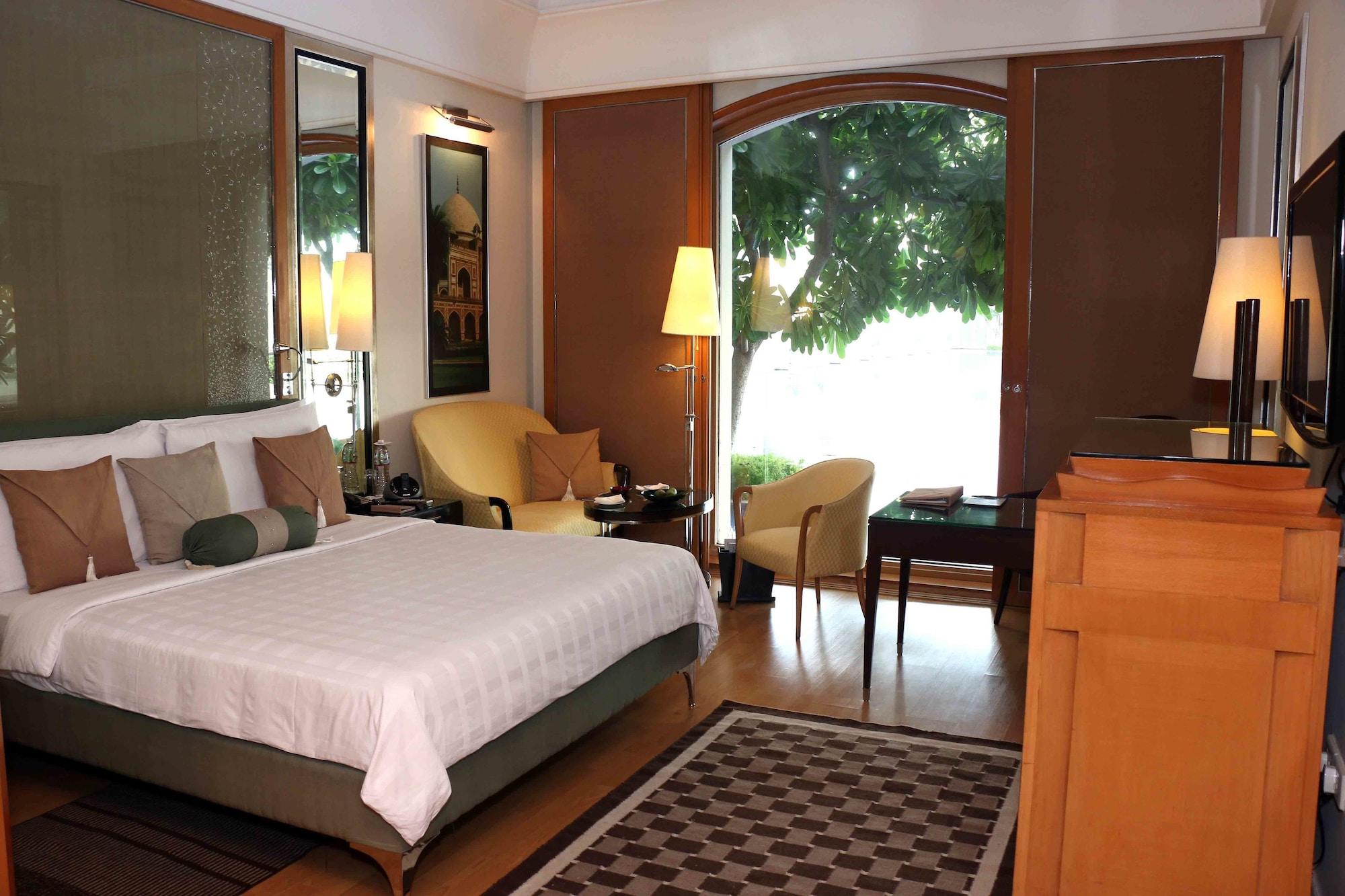 Trident Gurgaon Hotel Exterior photo A room at the Taj Bengal