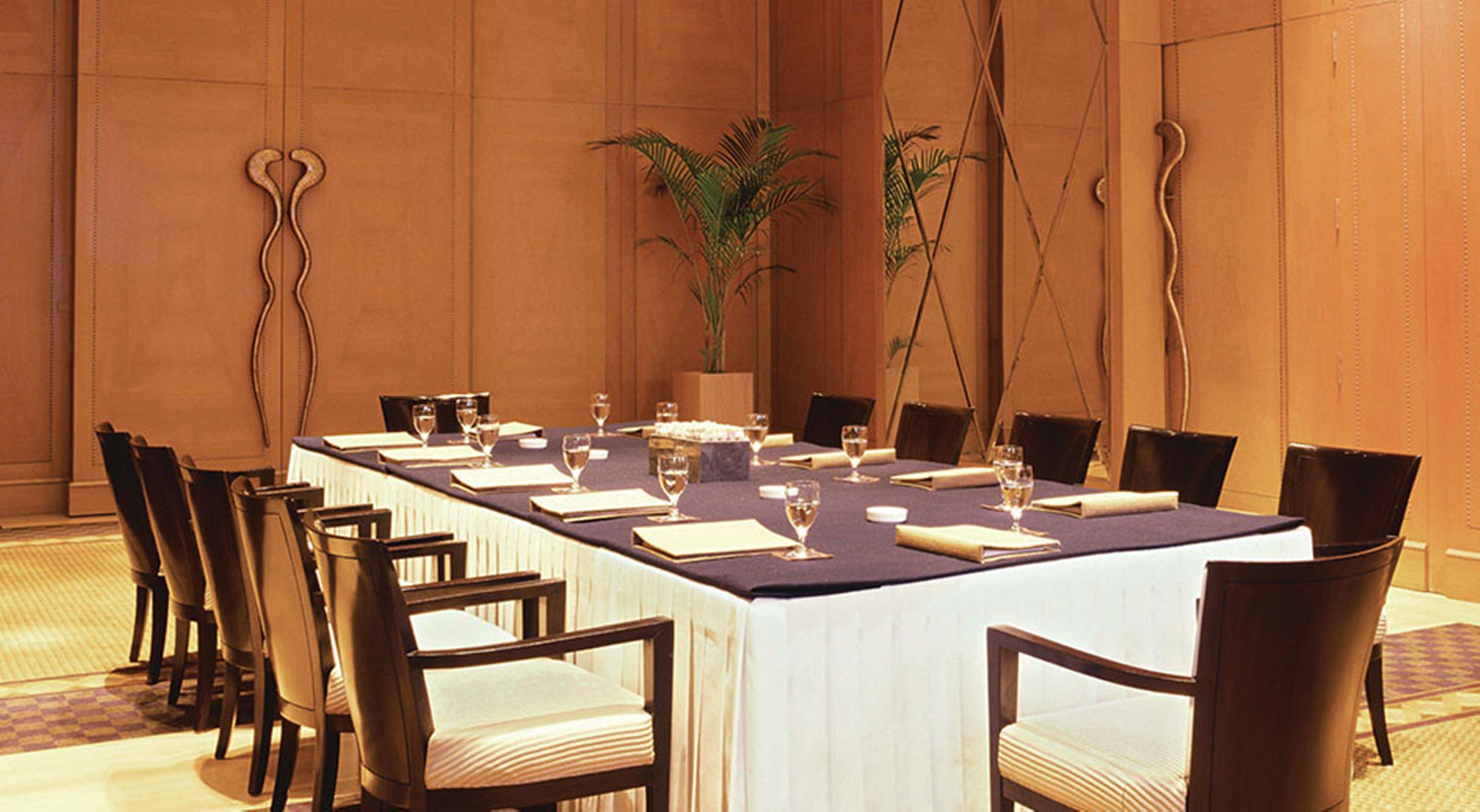 Trident Gurgaon Hotel Exterior photo A meeting room at the Taj Bengal
