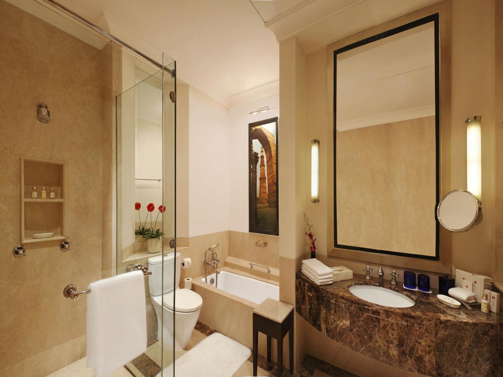 Trident Gurgaon Hotel Exterior photo Bathroom