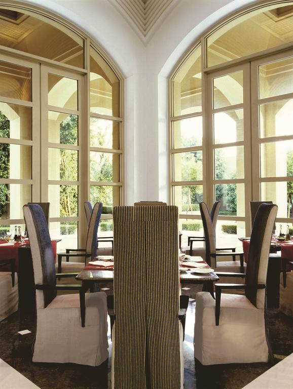 Trident Gurgaon Hotel Exterior photo The restaurant