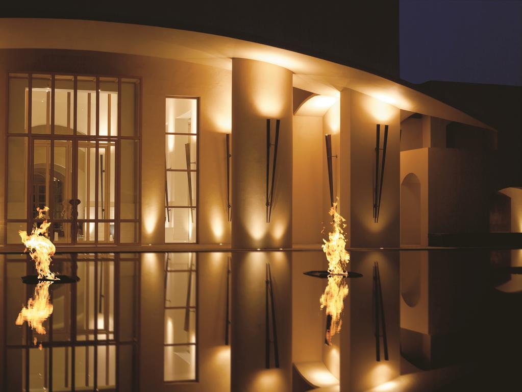 Trident Gurgaon Hotel Exterior photo The main entrance of the National Museum of Scotland