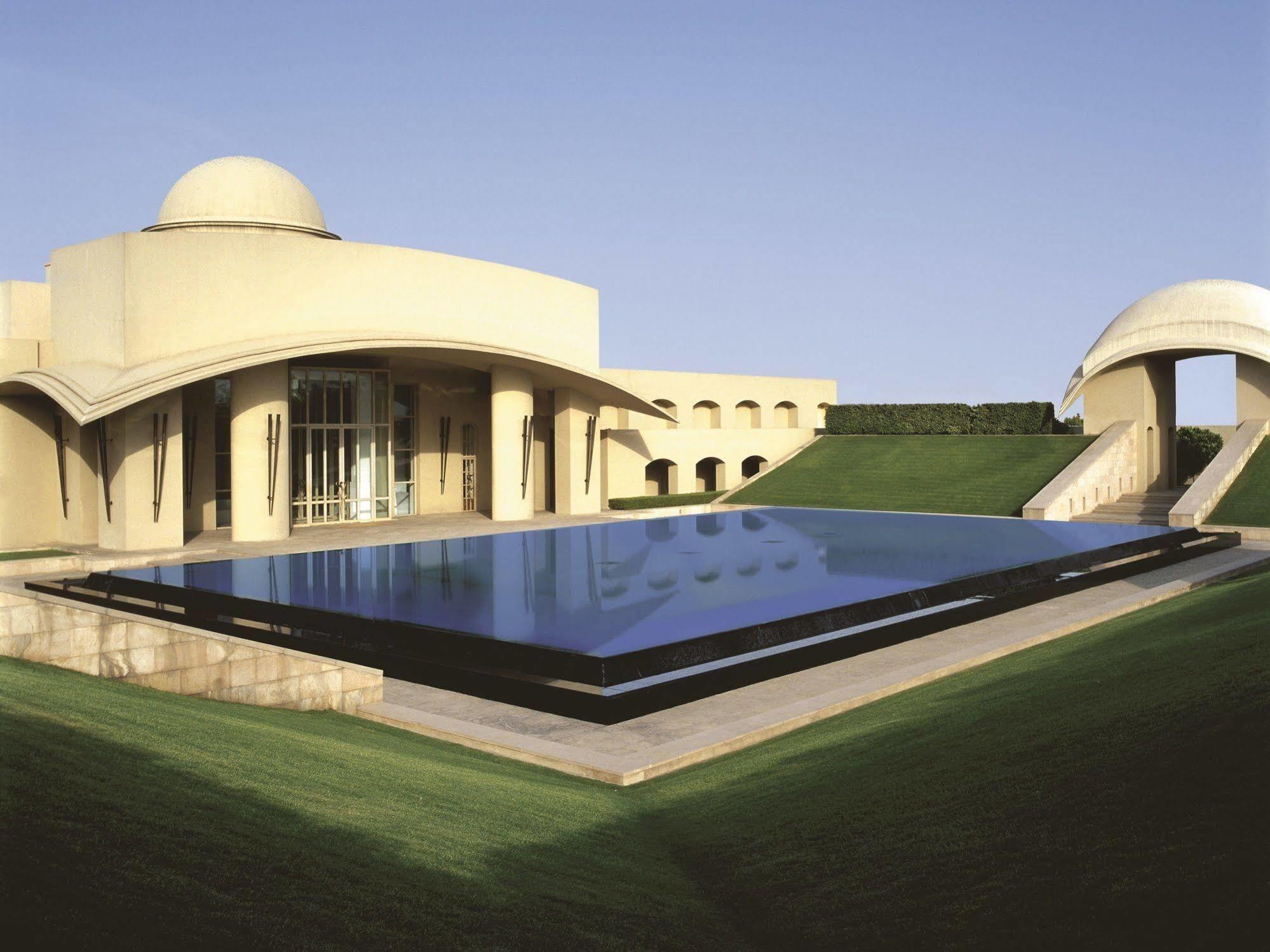 Trident Gurgaon Hotel Exterior photo The main building of the academy