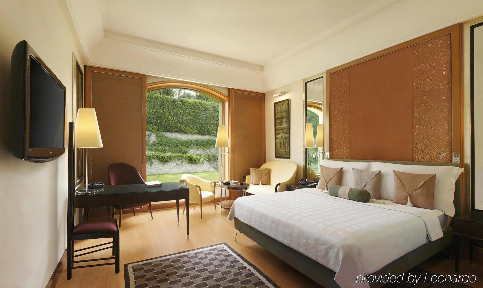 Trident Gurgaon Hotel Exterior photo A room at the Taj Bengal