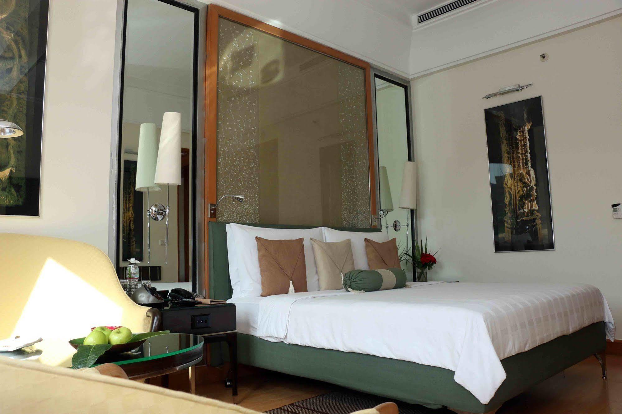 Trident Gurgaon Hotel Exterior photo A bedroom at the Taj Bengal