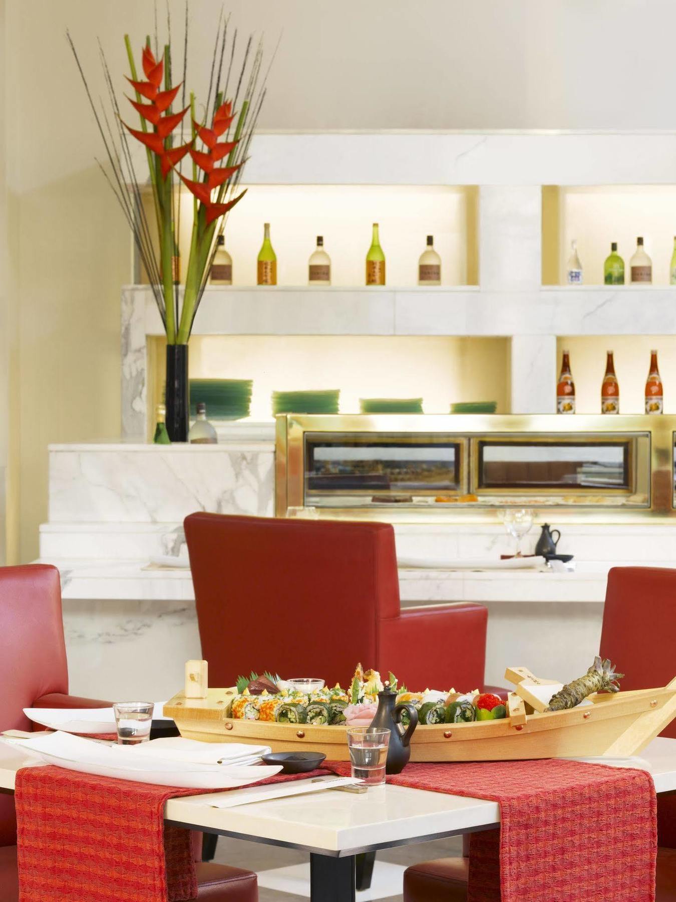 Trident Gurgaon Hotel Exterior photo Sushi bar